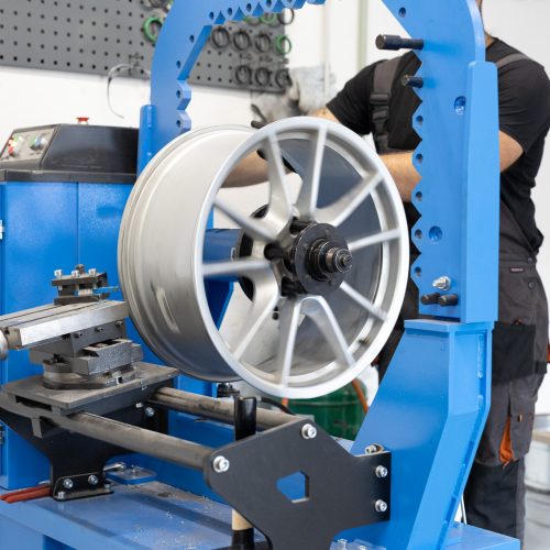 BLAST.LV automašīnas disku valcēšana jeb taisnošana (1)